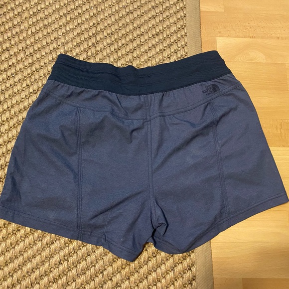 North face hiking shorts - medium - Picture 3 of 4